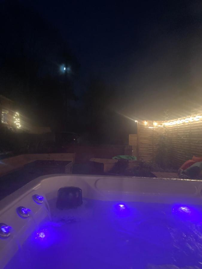 Вилла Fantastic Location, Annexe With Hot Tub Warmingham Экстерьер фото